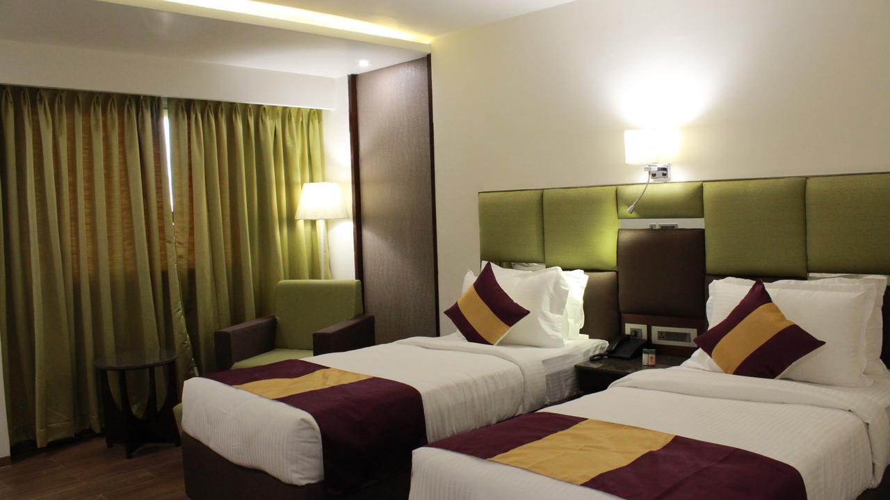 Hotel Ajantha Evergreen Vijayawāda Exterior foto