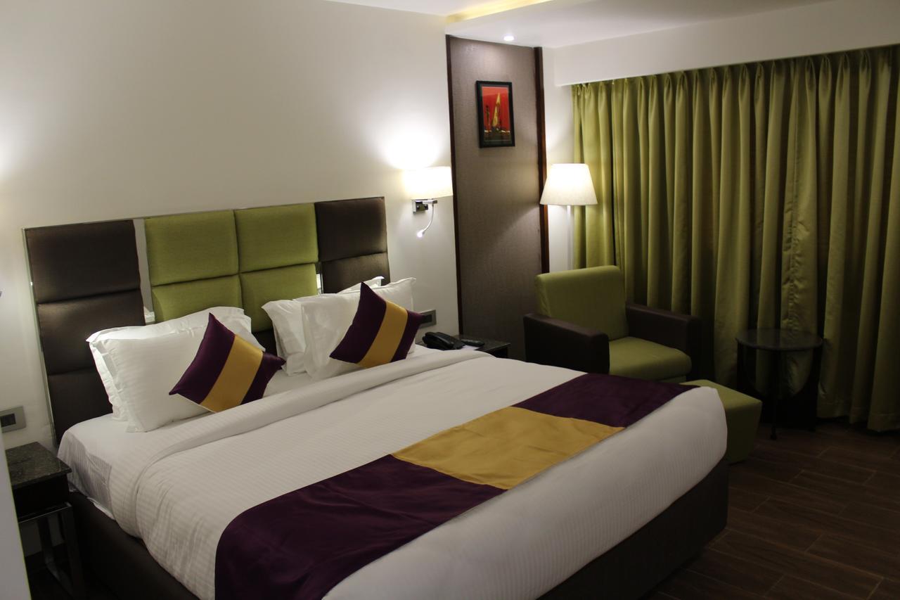 Hotel Ajantha Evergreen Vijayawāda Exterior foto