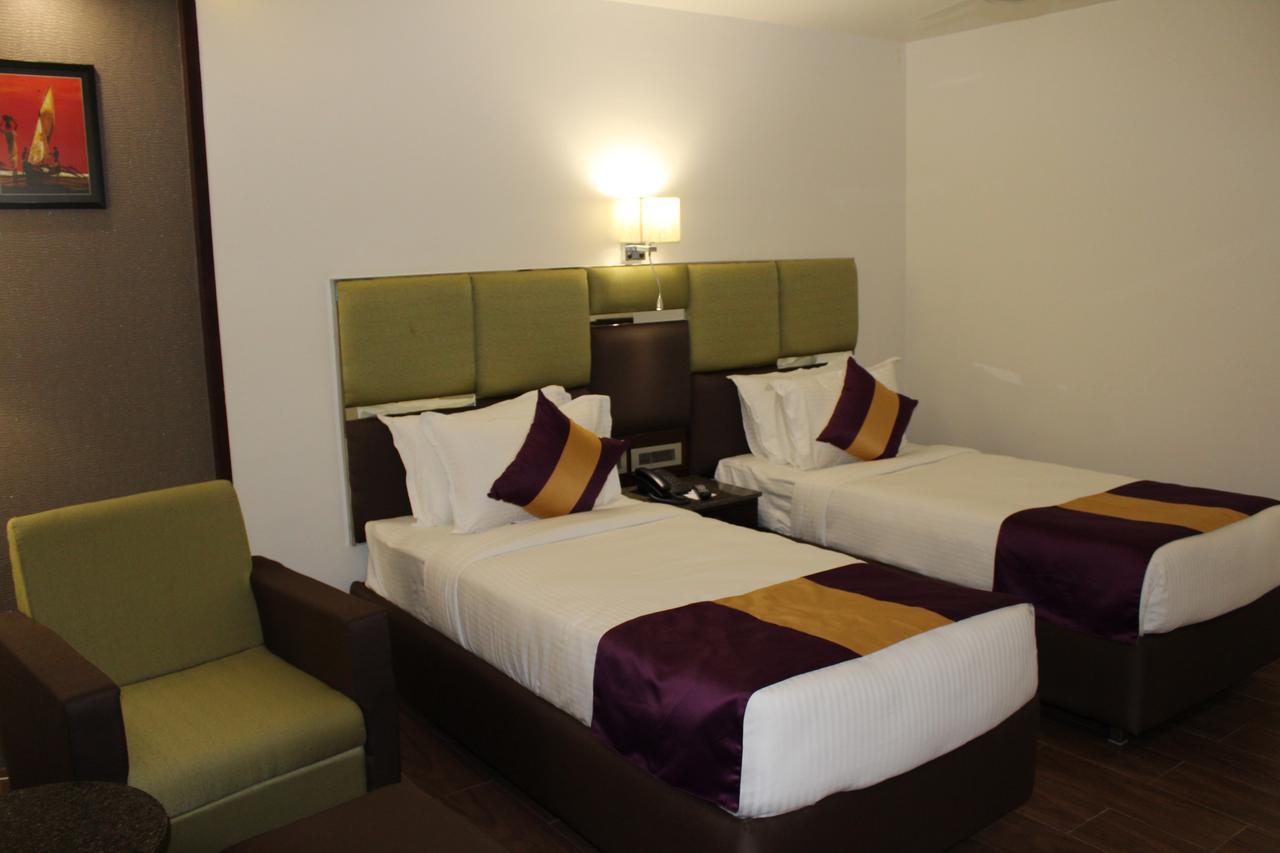 Hotel Ajantha Evergreen Vijayawāda Exterior foto