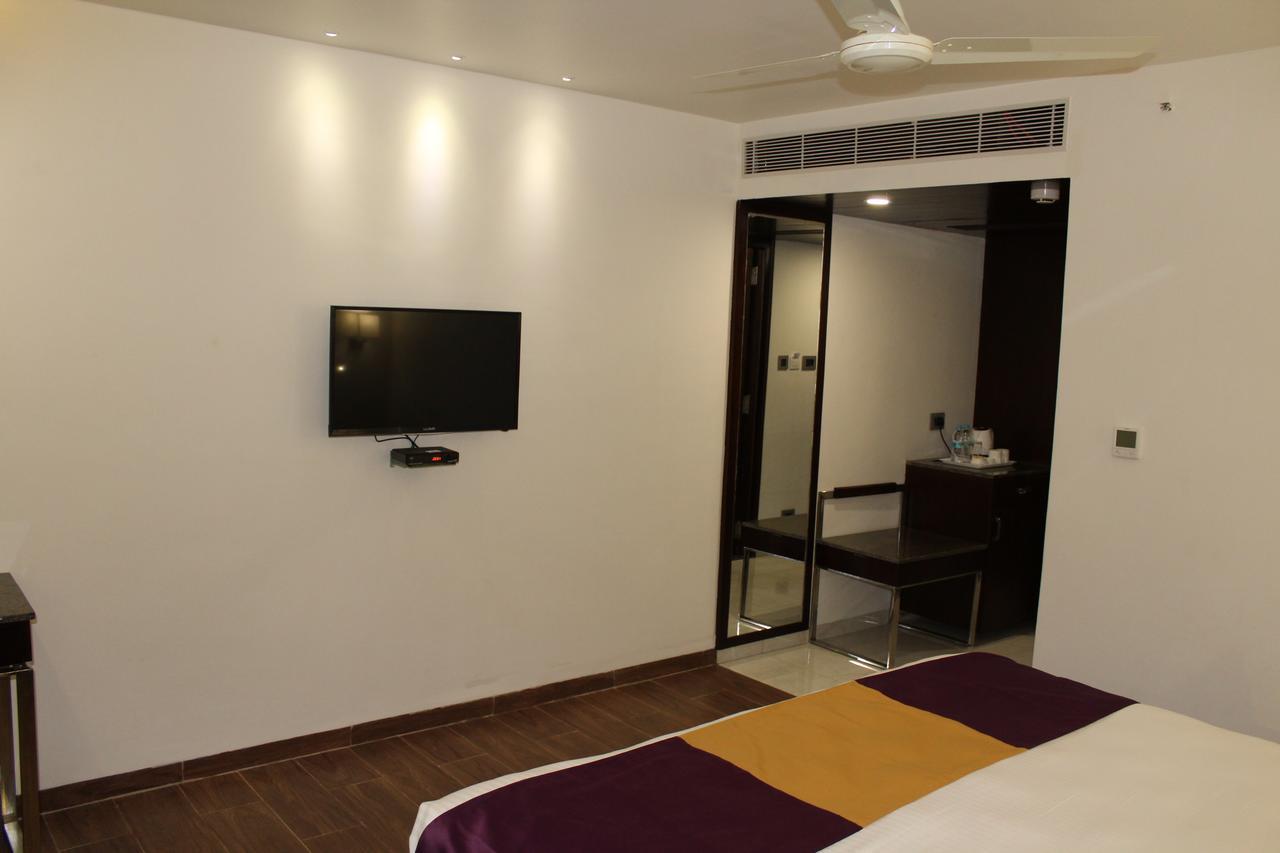 Hotel Ajantha Evergreen Vijayawāda Exterior foto